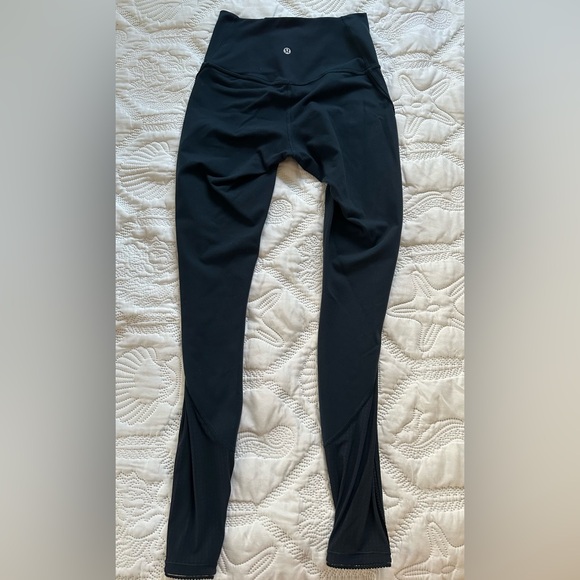 Lululemon women  Navy mesh ankle  Leggings size 4 - Picture 3 of 6